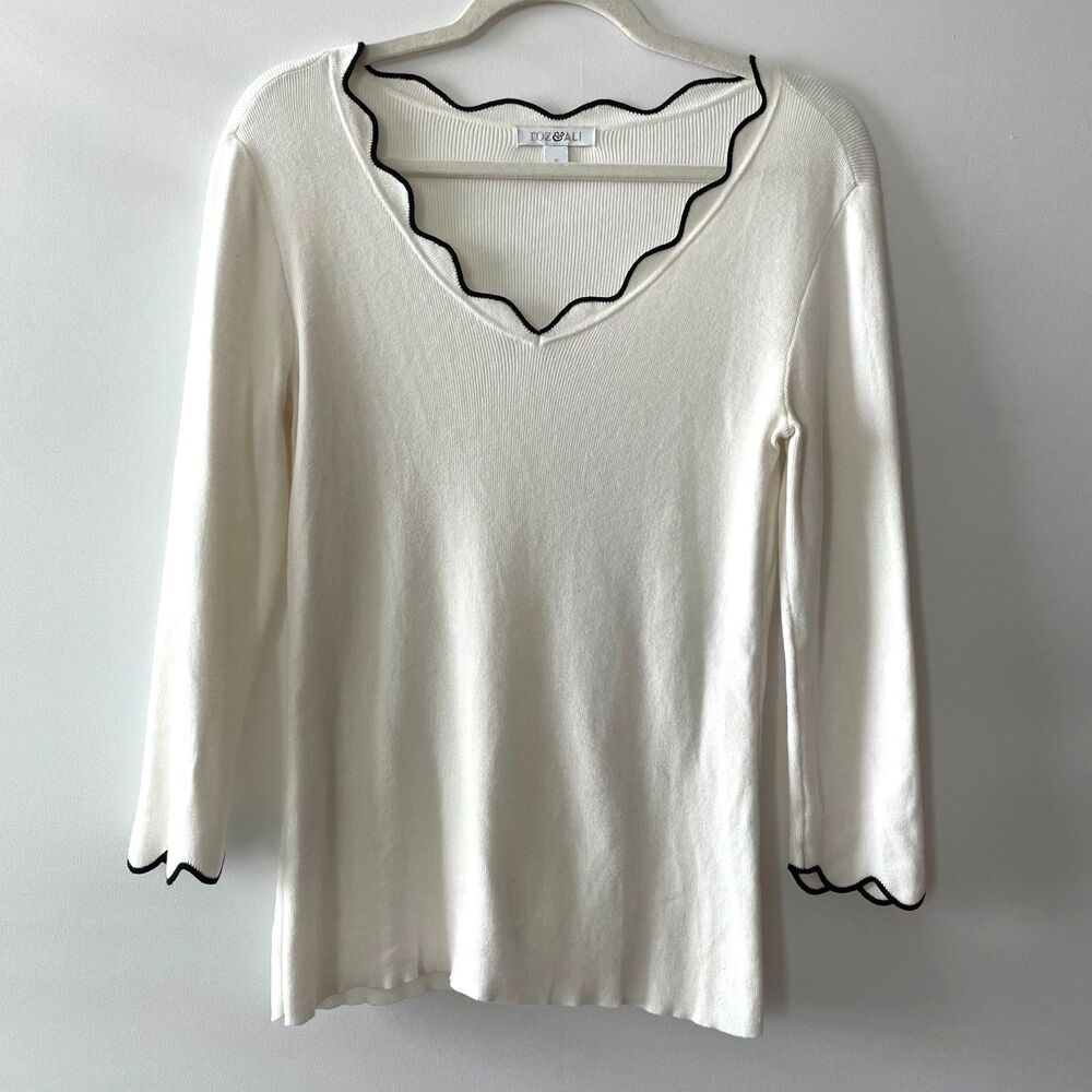 Roz & Ali Women’s Small Ivory Knit Sweater Black Scallop Trim V Neck